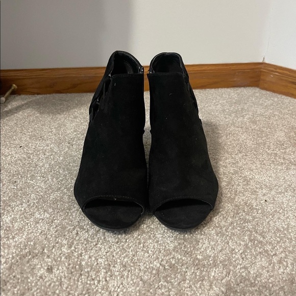 Size 6.5 black open toe wedge Maurice’s - Picture 2 of 2